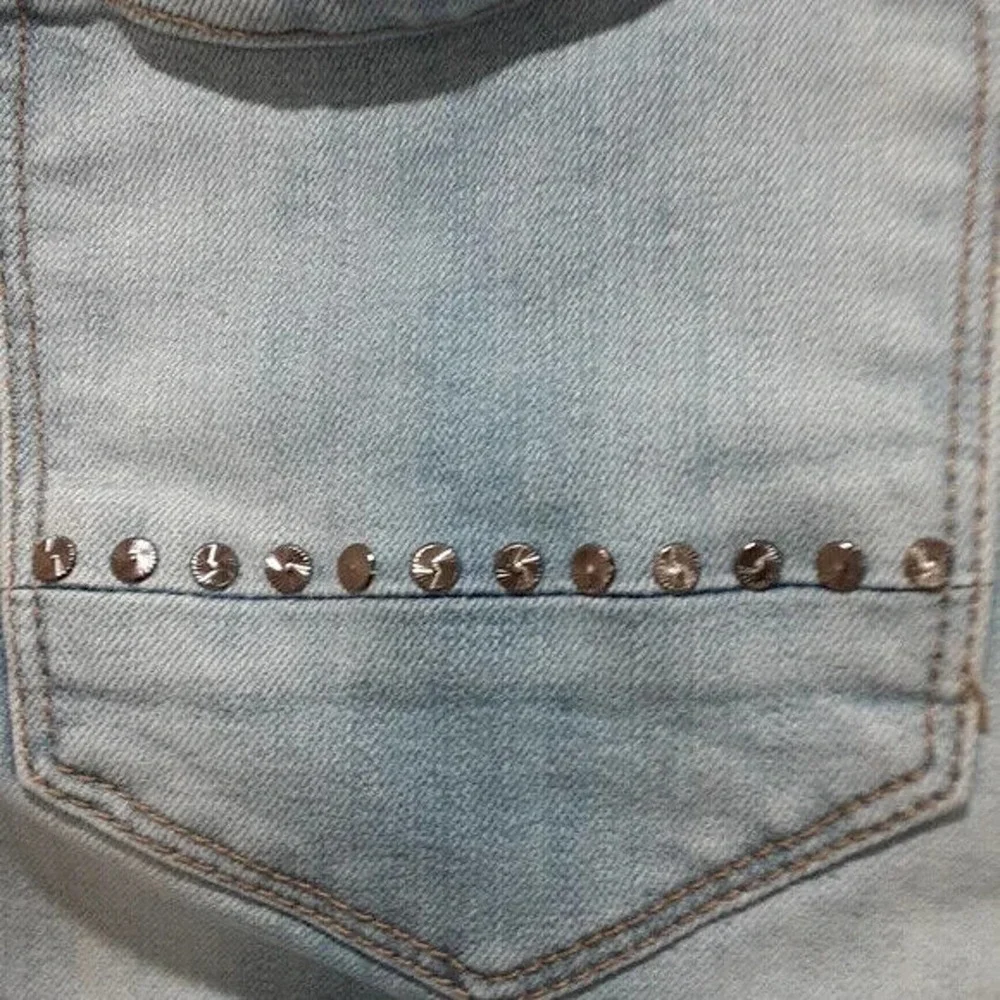 Nine West Taylor cuffed capri jeans size 4 stud embelished pockets * - Picture 8 of 13